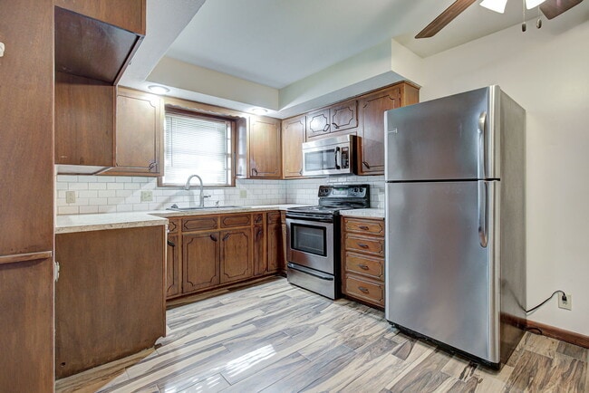 Photo - 2835 W Elm Ave