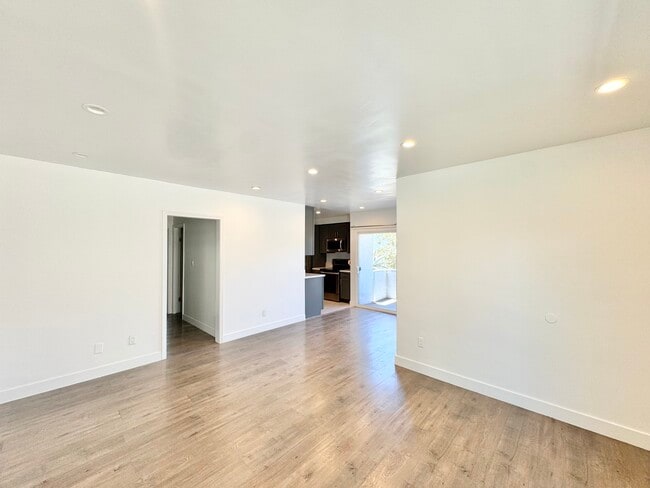 Building Photo - 1948 S Rimpau Blvd Unit 1 Rental
