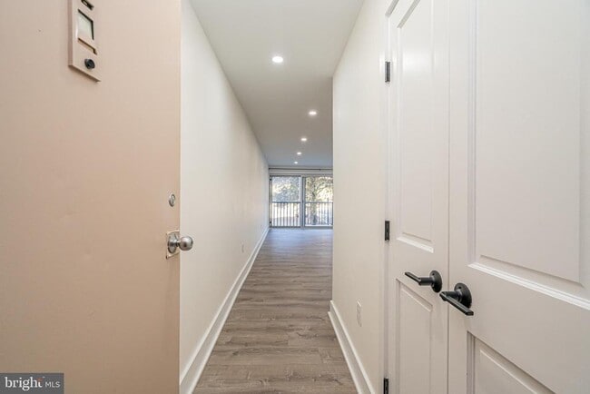 Photo - 1300 Army Navy Dr Unit 128