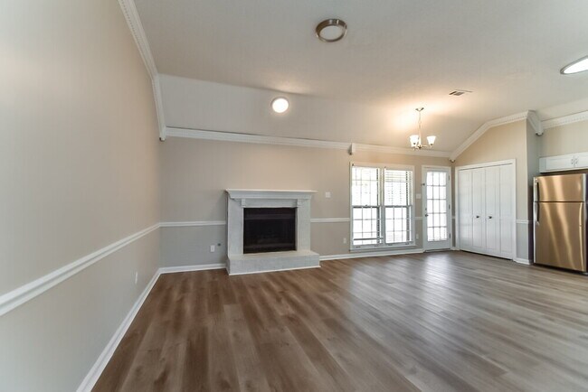 Photo - 2025 Westbriar Dr