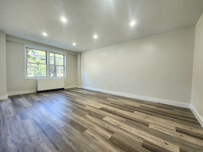 750 N Broad St Unit 1B