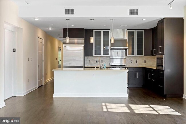 Building Photo - 1610 N Queen St Unit 213