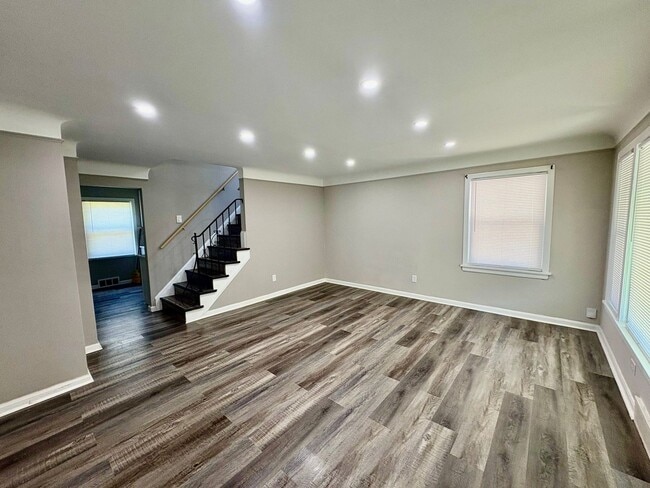 983 S Green Rd