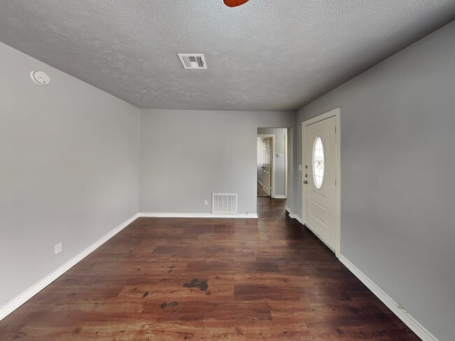 Photo - 639 Elton St