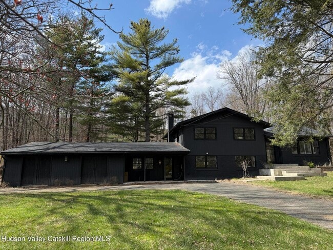 Building Photo - 13 Arnold Dr