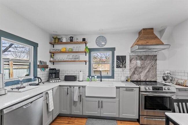 Photo - 207 S Main St