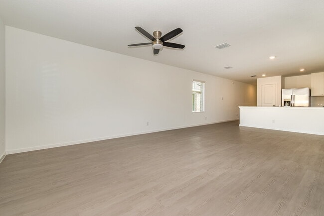 Photo - 1708 Crossbill St