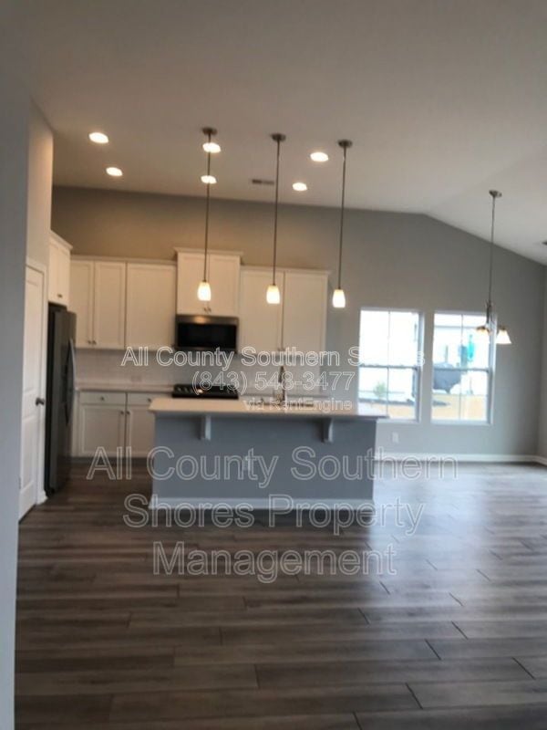 Photo - 877 Devon Estate Ave