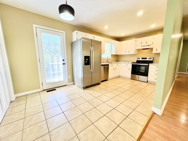 Photo - 407 Tavern Hill Rd