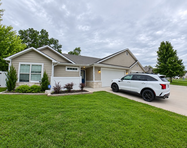 Building Photo - HUGE Fenced In Yard +  Pet Friendly + Stainless Steel Appliances + Washer & Dryer Included! Avail...
