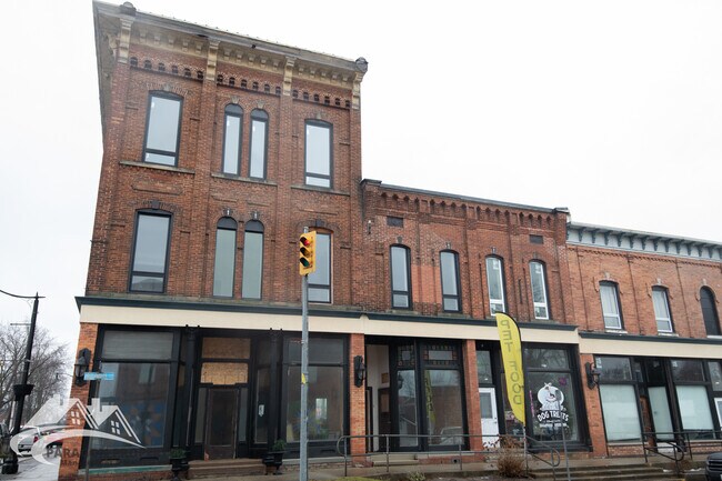 Building Photo - 131 Brown St