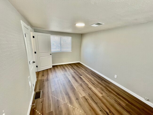 Photo - 2103 1st St S