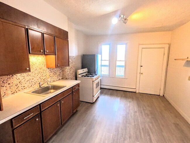 Photo - 90 Wenham St Condo Unit 1