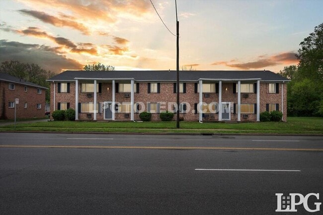 Building Photo - 3320 Arlington Ave Unit 7