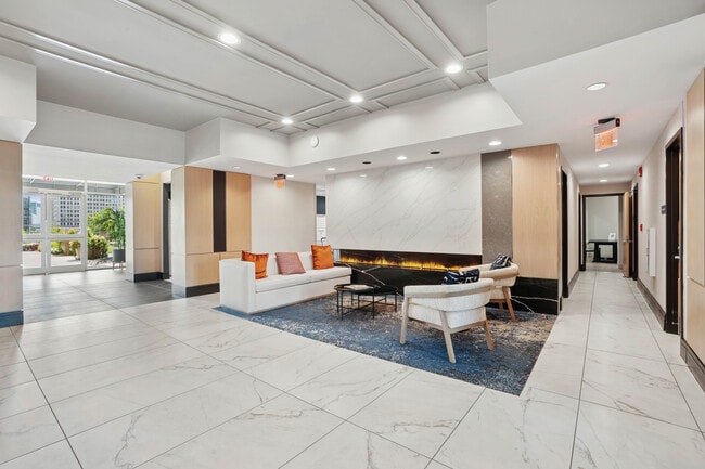 Building Photo - Center Place