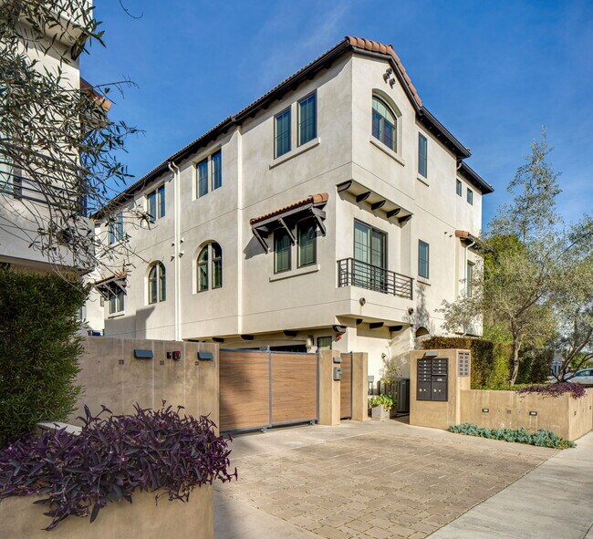 Photo - 5934 W Luna Park