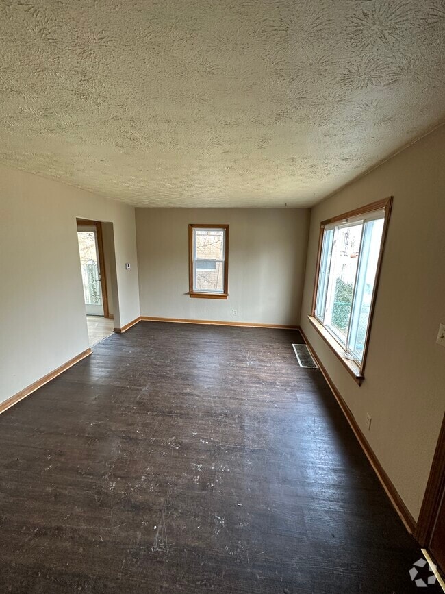 Building Photo - 1617 Spring Ave NE Rental