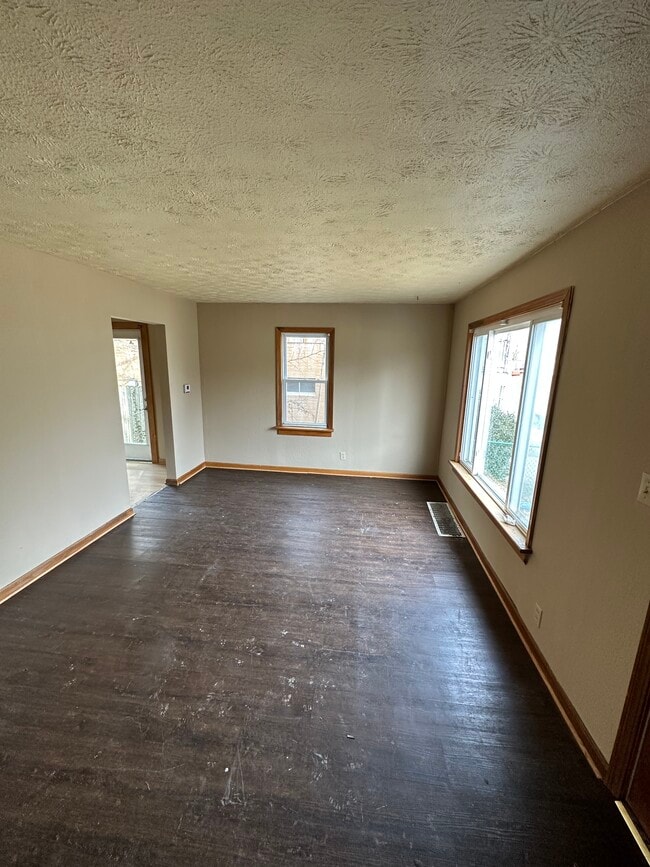 Building Photo - 1617 Spring Ave NE Rental