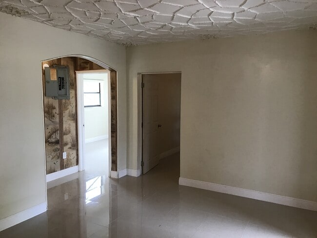 Photo - Nice 5-2 house in Dania