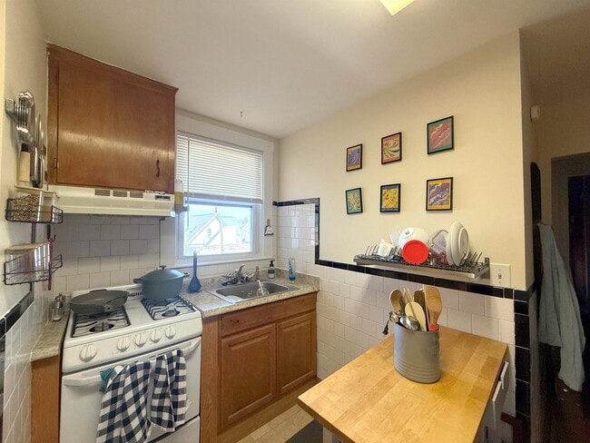 Building Photo - 235A Highland Ave Unit 2