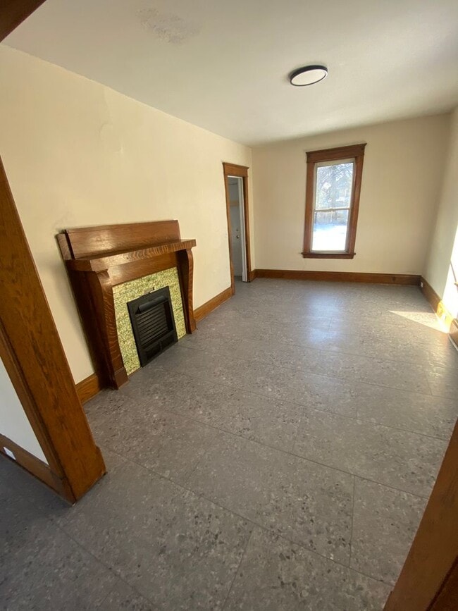 Photo - Large Downtown 4 Bedroom House
