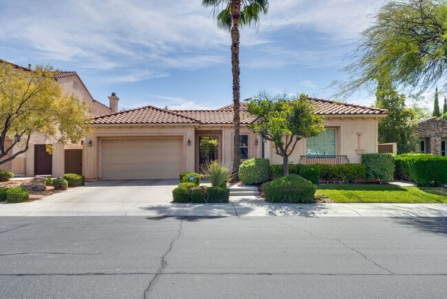 Building Photo - Beautiful Single-Story Residence in Premier Golf Course Community