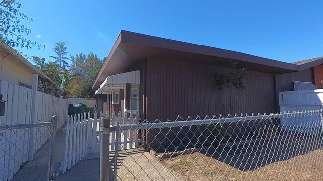 Photo - 3535 N San Joaquin St