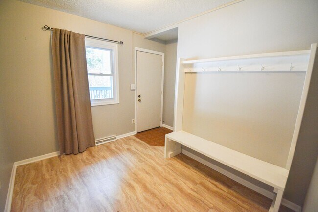 Photo - 3 Bedroom 1.5 Bath Available For Rent In Country Club Manor