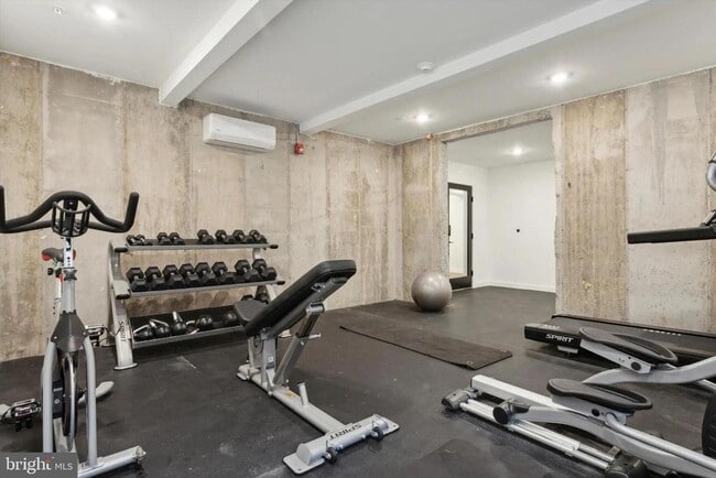 Photo - 2421 N Mascher St Unit 204