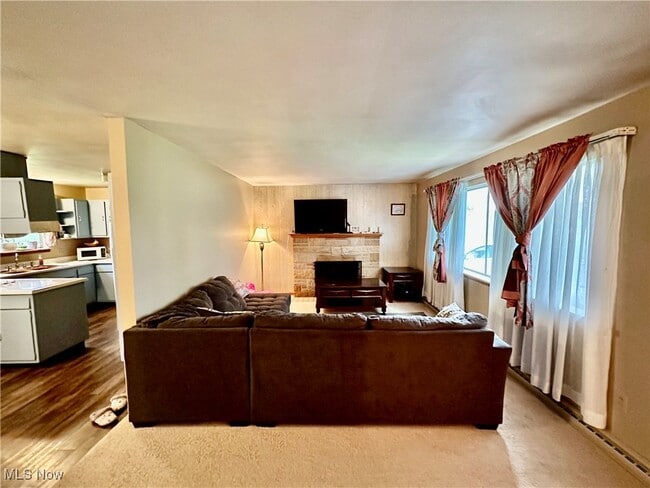 Photo - 1370 W Vine St