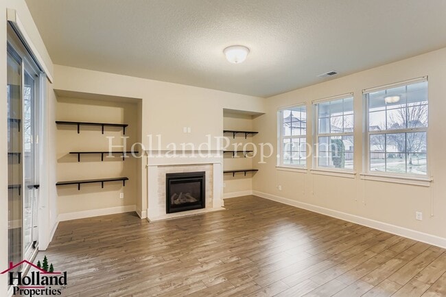 Photo - ?? Bright & Modern 3 Bedroom Home with Solar Energy Benefits!