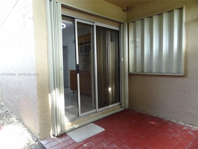 Building Photo - 9661 SW 148th Pl Unit Eficiency