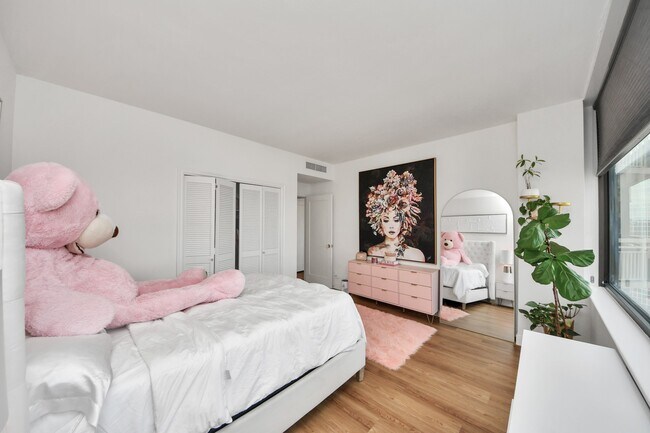 Photo - 14 Greenway Plz Unit 23P