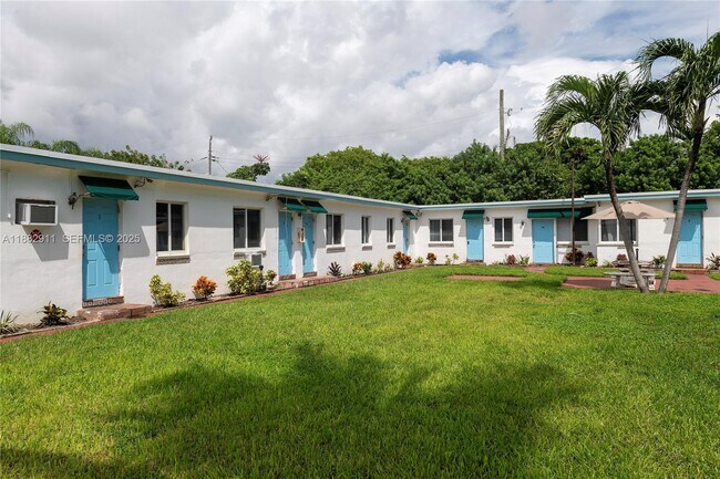 Photo - 709 NE 2nd Ct Unit 1-9