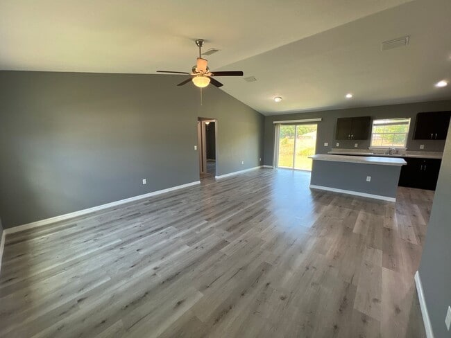 Photo - Custom Home - Desirable SE Ocala Neighborhood 3/2/2 **Won't Last**