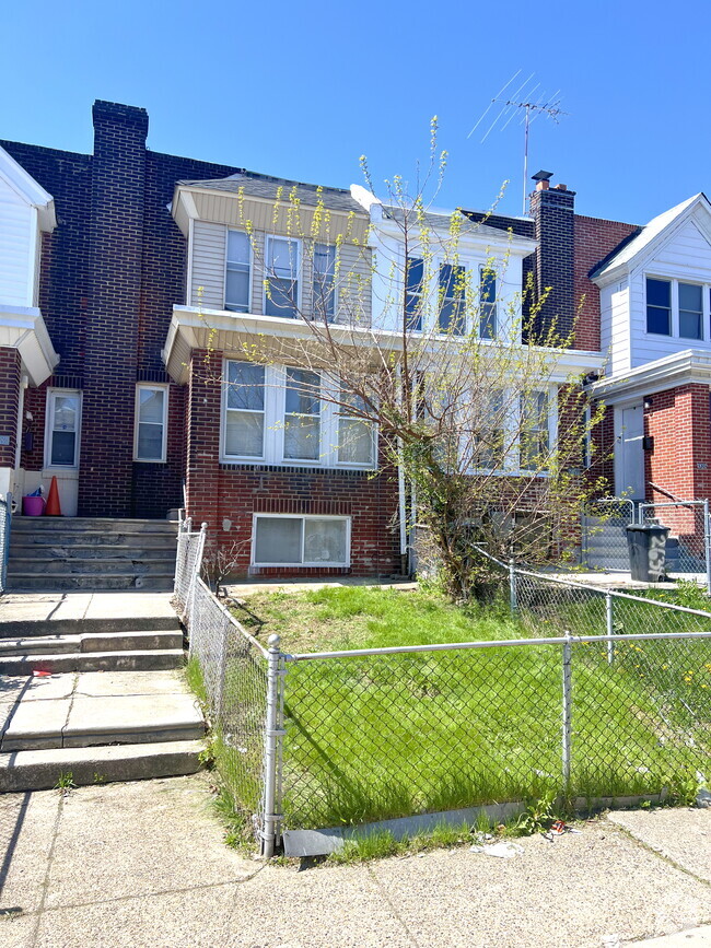 Building Photo - 2636 S 65th St Rental
