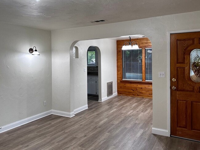 3475 Nicolet Ln