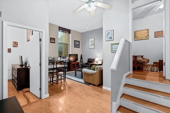 Building Photo - 350 W 4th St Unit 210