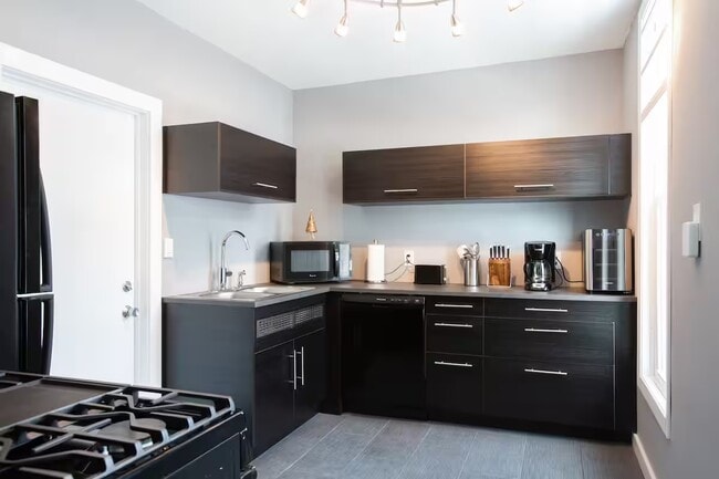 Photo - 900 W 22nd St Unit 902