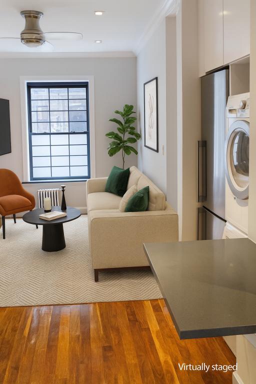 Building Photo - 221 E 11th St