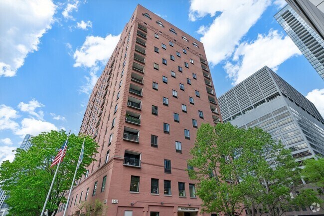 Building Photo - 345 N Canal St Unit 501 Rental