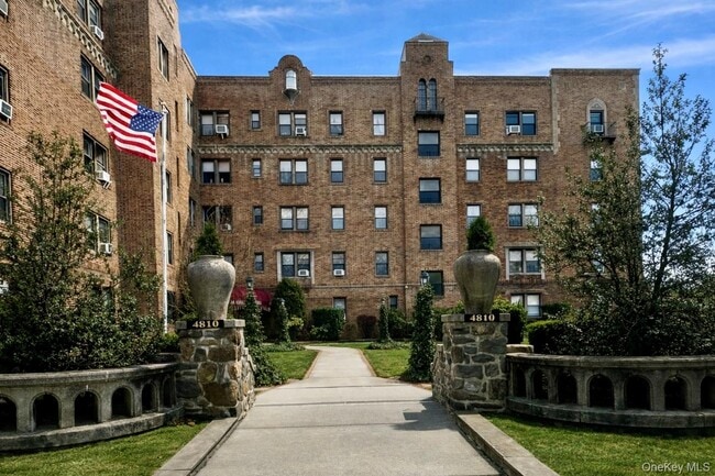 Building Photo - 4810 Boston Post Rd Unit 4E