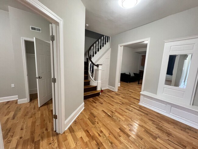 Photo - 5B2B house | Walking distance to Drexel University and UPenn