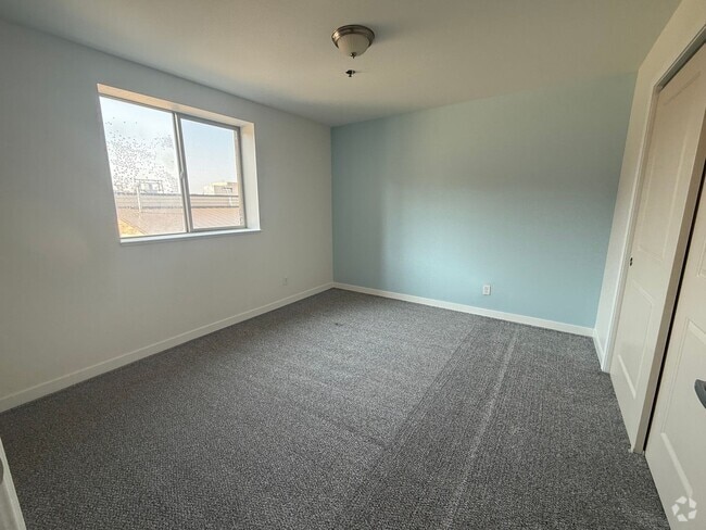 Building Photo - 413 Main St Unit #204 Rental