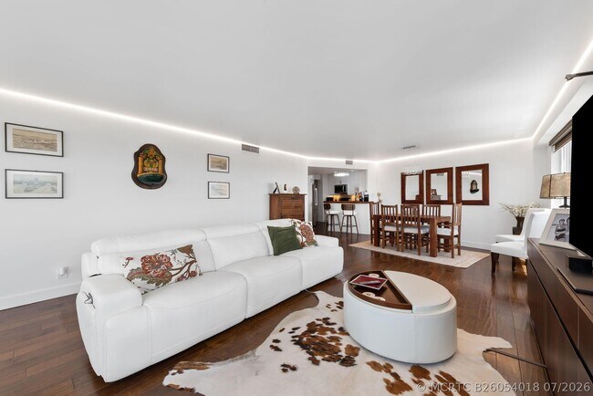 Photo - 3000 Holiday Dr Unit 905