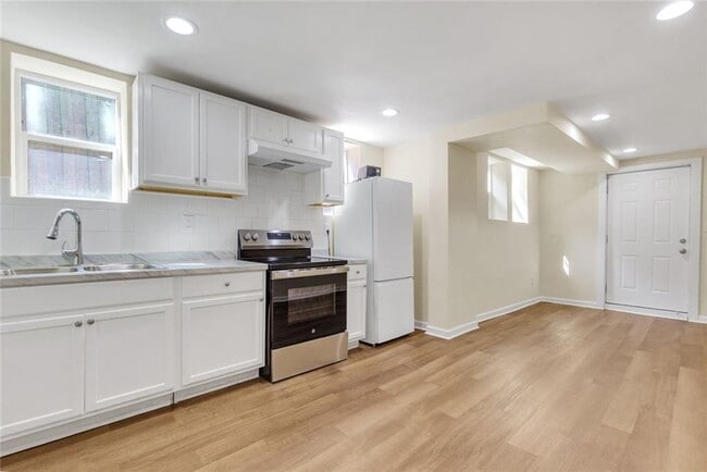 Photo - 998 Mayson Turner Rd NW