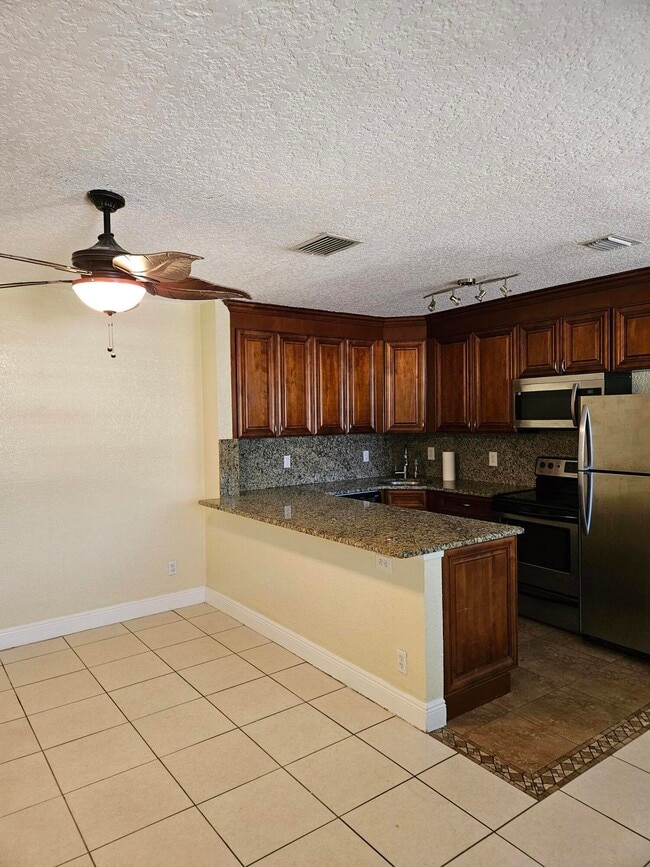 Photo - 1907 NE 2nd St Unit 16