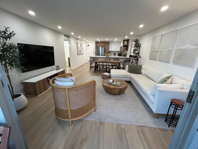 Photo - 5838 Collins Ave Unit 11D