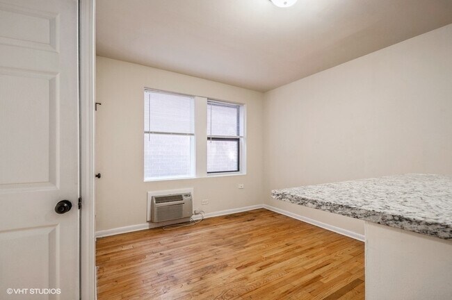 Photo - 1504 N Dearborn Pkwy Unidad 202