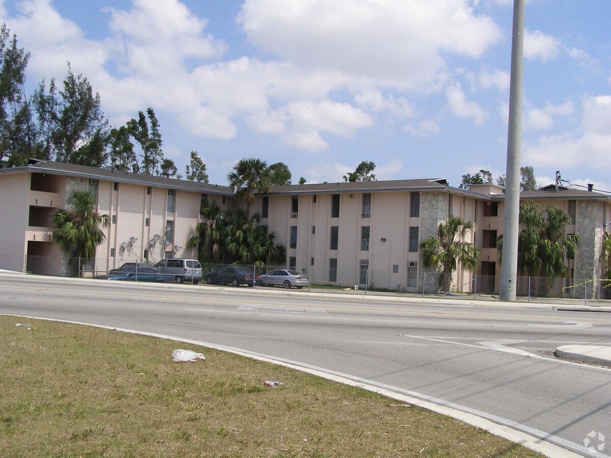 Photo - 241 S Royal Poinciana Blvd Apartments